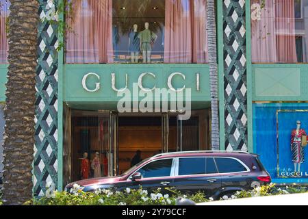 Beverly Hills, CA, USA - 13. Juni 2024: Gucci Fashion Store am Rodeo Drive. Stockfoto