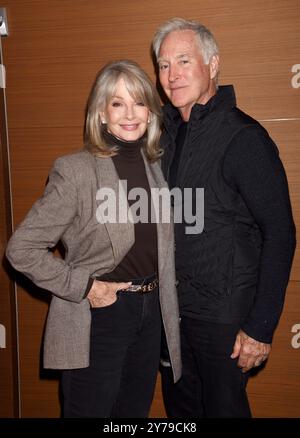 Los Angeles, USA. September 2024. Der legendäre Seifenschauspieler Drake Hogestyn, 70, starb heute nach einem Kampf gegen Bauchspeicheldrüsenkrebs in Los Angeles, CA.---------------------------------------------------------- Deidre Hall und Drake Hogestyn kommen am 12. November 2022 zum „Days of Our Lives“ Day of Days 2022 Fan Event im J.W. Marriott at LA LIVE in Los Angeles, CA. © Janet Gough/AFF-USA. COM Credit: AFF/Alamy Live News Stockfoto