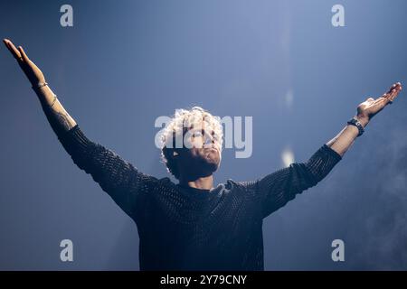 Kopenhagen, Dänemark. September 2024. Der dänische Sänger und Popikone Christopher gibt ein Live-Konzert in der Royal Arena in Kopenhagen. Stockfoto