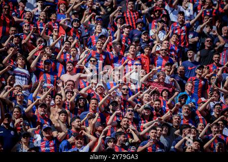 Buenos Aires, Argentinien. September 2024. San Lorenzo Fans wurden während des Spiels zwischen San Lorenzo und Banfield als Teil der Liga Profesional de Futbol Argentino im Pedro Bidegain Stadium gesehen. Endergebnis: San Lorenzo 2-1 Banfield. Quelle: SOPA Images Limited/Alamy Live News Stockfoto