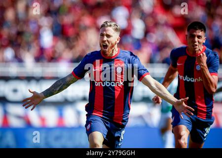 Buenos Aires, Argentinien. September 2024. Iker Muniain aus San Lorenzo feiert sein Tor während des Spiels zwischen San Lorenzo und Banfield als Teil der Liga Profesional de Futbol Argentino im Pedro Bidegain Stadium. Endergebnis: San Lorenzo 2-1 Banfield. (Foto: Roberto Tuero/SOPA Images/SIPA USA) Credit: SIPA USA/Alamy Live News Stockfoto