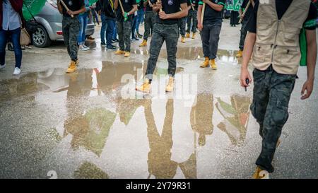 Studierende der Birzeit-Universität in Ramallah nehmen an den Wahlen des Studentenrates der Universität Teil. Das Endergebnis gab dem Islamischen Block von Al Wafaa 24 Sitze, dem Martyr Yasser Arafat Block 23 Sitze und dem Democratic Progressive Student Pole 4 Sitze von insgesamt 51 Sitzen. Der Student Unity Bloc konnte keine Plätze sichern. Die Wahlen fanden kurz nach der jährlichen Studentendebatte der Birzeit University am 8. Mai statt, die sich mit politischen, sozialen und studentischen Themen und Angelegenheiten befasst Stockfoto