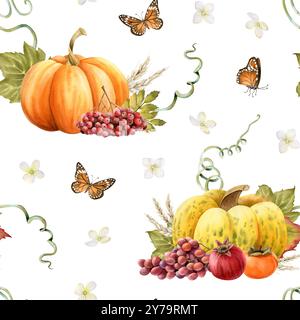 Herbst Gemüse- und Obsternte mit Schmetterlingen winzige Blumen Aquarellmuster auf weiß. Orangefarbene Kürbisse Stockfoto