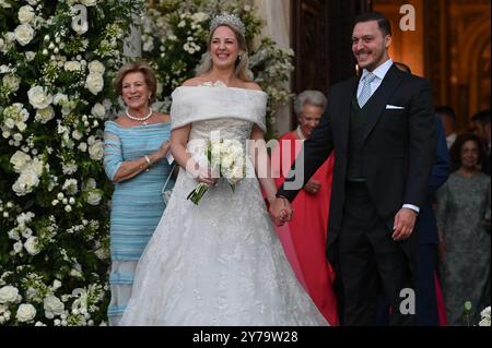 Athen, Griechenland. September 2024. Prinzessin Theodora von Griechenland und Matthew Kumar verlassen die Metropolitan Cathedral von Athen nach ihrer Hochzeit am 28. September 2024 in Athen. (Foto: Nicolas Koutsokostas/NurPhoto) Credit: NurPhoto SRL/Alamy Live News Stockfoto