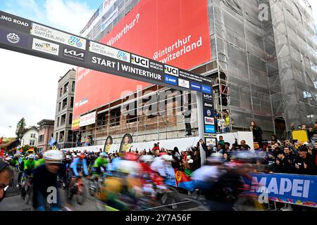 Zürich, Schweiz. September 2024. Die Fahrer wurden beim Start des Elite-Männer-Straßenrennens bei den UCI Road and Para-Cycling Road World Championships 2024 am Sonntag, 29. September 2024, in Zürich, Schweiz, vorgestellt. Die Welten finden vom 21. Bis 29. September statt. BELGA FOTO JASPER JACOBS Credit: Belga News Agency/Alamy Live News Stockfoto