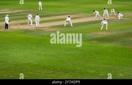 Surrey's Dom Sibley in Aktion während des Spiels der Vitality County Championship auf dem Cloud County Ground in Chelmsford. Bilddatum: Sonntag, 29. September 2024. Stockfoto