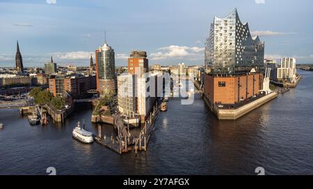 HAMBURG – 5. September: Elbe Konzerthalle 5. Oktober 2019 in Hamburg. Die Elbphilharmonie ist ein Konzertsaal in der Hafencity und ein neues La Stockfoto