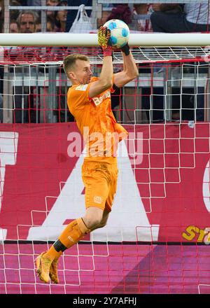 Lukas HRADECKY, Torhüter Lev 1 im Spiel FC BAYERN MÜNCHEN - BAYER 04 LEVERKUSEN 1-1 am 28. September 2024 in München. Saison 2024/2025, 1.Bundesliga, FCB, München, Spieltag 5, 5.Spieltag Fotograf: Peter Schatz - DFL-VORSCHRIFTEN VERBIETEN JEDE VERWENDUNG VON FOTOGRAFIEN als BILDSEQUENZEN und/oder QUASI-VIDEO - Stockfoto