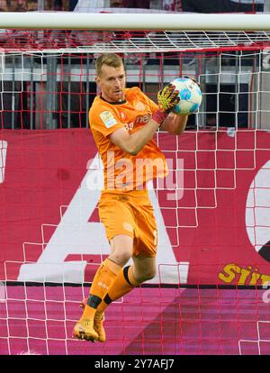 Lukas HRADECKY, Torhüter Lev 1 im Spiel FC BAYERN MÜNCHEN - BAYER 04 LEVERKUSEN 1-1 am 28. September 2024 in München. Saison 2024/2025, 1.Bundesliga, FCB, München, Spieltag 5, 5.Spieltag Fotograf: Peter Schatz - DFL-VORSCHRIFTEN VERBIETEN JEDE VERWENDUNG VON FOTOGRAFIEN als BILDSEQUENZEN und/oder QUASI-VIDEO - Stockfoto