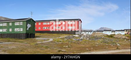 Nanortalik, Grönland - 27. August 2024: Panoramablick auf die kleine Stadt Nanortalik in Südgrönland Stockfoto