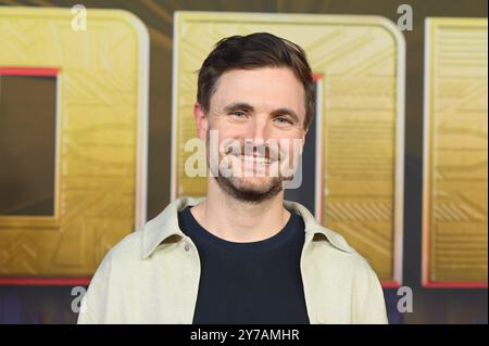 Der Komiker Phil Laude spricht Autobot B-127 alias Bumblebee posiert als deutsche Synchronstimme beim Special Screening des Animationsfilm Transformers One , das jüngste Kapitel der Robo-Alien-Saga startete am 10. Oktober 2024 in den deutschen Kinos *** Komiker Phil Laude Stimmen Autobot B 127 aka Bumblebee posiert als deutsche Synchronstimme bei der Sondervorführung des Zeichentrickfilms Transformers One , das letzte Kapitel der Robo Alien-Saga wird am 10. Oktober 2024 in deutschen Kinos eröffnet Stockfoto