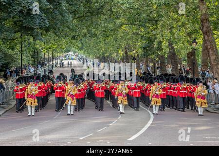 Massed Bands von The Guards Division, Birdcage Walk, London, Großbritannien Stockfoto