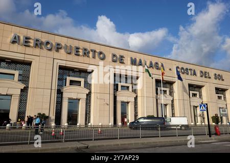 Málaga, Spanien - 18. September 2024: Internationaler Flughafen Málaga - Costa del Sol. Terminal 2 Pablo Ruiz Picasso. Wurde am 30. November 1991 eingeweiht. Stockfoto