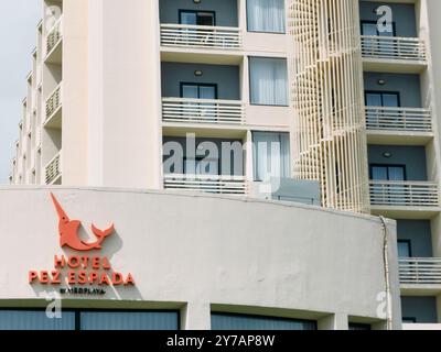 Torremolinos, Málaga, Spanien - 21. September 2024: Das Hotel Pez Espada. Eröffnet 1959. Stockfoto