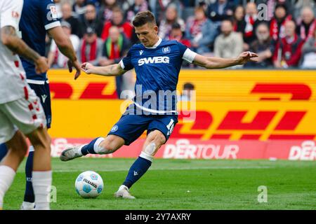 Köln, Deutschland. September 2024. Fußball: Bundesliga 2, 1. FC Köln - Karlsruher SC, Spieltag 7, RheinEnergieStadion. Karlsruher Marvin Wanitzek erzielt 3:1. Hinweis: Marius Becker/dpa - WICHTIGER HINWEIS: Gemäß den Vorschriften der DFL Deutschen Fußball-Liga und des DFB Deutschen Fußball-Bundes ist es verboten, im Stadion und/oder des Spiels aufgenommene Fotografien in Form von sequenziellen Bildern und/oder videoähnlichen Fotoserien zu verwenden oder zu verwenden./dpa/Alamy Live News Stockfoto