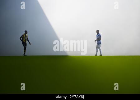 Doetinchem, Niederlande. September 2024. DOETINCHEM, 29.09.2024, de Vijverberg Stadium, Niederländisch Keukenkampioen divisie, Saison 2024-2025. De Graafschap - Vitesse. Smoke Before the Match de Graafschap – Vitesse Credit: Pro Shots/Alamy Live News Stockfoto