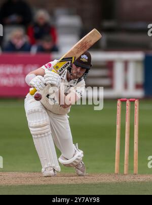 Surrey's Josh Blake schlug während des Spiels der Vitality County Championship auf dem Cloud County Ground in Chelmsford. Bilddatum: Sonntag, 29. September 2024. Stockfoto