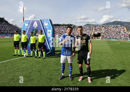 Como, Italien. September 2024. Comos FC25-KOPIERAUSTAUSCH während des Fußballspiels der Serie A Enilive 2024/2025 zwischen Como und Verona im Giuseppe Sinigaglia-Stadion in Como, Norditalien - Samstag, den 29. September 2024. Sport - Fußball. (Foto: Antonio Saia/LaPresse) Credit: LaPresse/Alamy Live News Stockfoto