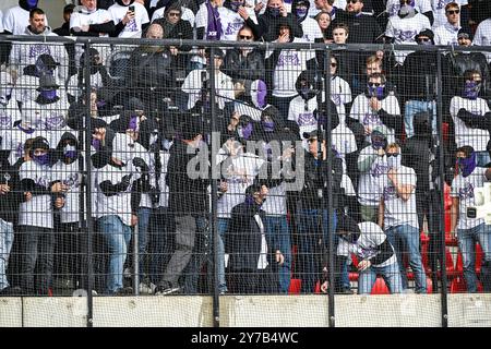 Antwerpen, Belgien. September 2024. Beerschots Fans wurden nach einem Fußballspiel zwischen Royal Antwerp FC und Beerschot VA am Sonntag, den 29. September 2024 in Antwerpen, am 9. Tag der Saison 2024-2025 der ersten Liga der „Jupiler Pro League“ der belgischen Meisterschaft, dargestellt. BELGA FOTO TOM GOYVAERTS Credit: Belga Nachrichtenagentur/Alamy Live News Stockfoto