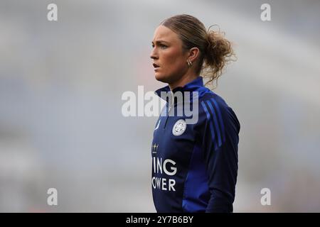 LEICESTER, GROSSBRITANNIEN, 29. SEPTEMBER 2024. Ruby Mace aus Leicester City wärmt sich vor dem Barclays FA Womens Super League Fußballspiel zwischen Leicester City und Arsenal im King Power Stadium in Leicester, England auf. (Quelle: James Holyoak / Alamy Live News) Stockfoto