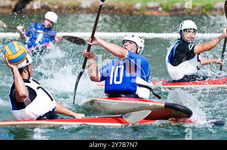 Ferrol, Spanien. 10. Juli 2011. Galizische Meisterschaft Kajak Polo Stockfoto