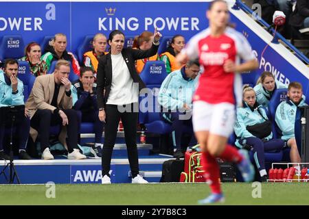 LEICESTER, GROSSBRITANNIEN, 29. SEPTEMBER 2024. Amandine Miquel, Managerin der Leicester City Women während des Fußballspiels der Barclays FA Womens Super League zwischen Leicester City und Arsenal im King Power Stadium in Leicester, England. (Quelle: James Holyoak / Alamy Live News) Stockfoto