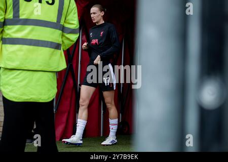 London, Großbritannien. September 2024. London, England, 29. September 2024: Jenna Clark (17 Liverpool) vor dem Spiel der Womens Super League zwischen West Ham und Liverpool im Chigwell Construction Stadium in London, England. (Pedro Porru/SPP) Credit: SPP Sport Press Photo. /Alamy Live News Stockfoto