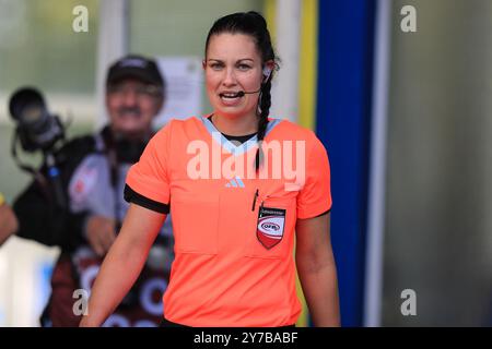 Wien, Österreich. September 2024. Wien, Österreich, 29. September 2024: Schiedsrichterin Linda Thieme beim Match der Admiral Frauen in der Bundesliga Wien gegen Sturm Graz Tom Seiss/SPP (Tom Seiss/SPP) Credit: SPP Sport Press Photo. /Alamy Live News Stockfoto