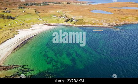 Mellon Udrigle Hamlet Highland Schottland Spätsommer ein weißer Sandstrand und blaues grünes Meer Stockfoto