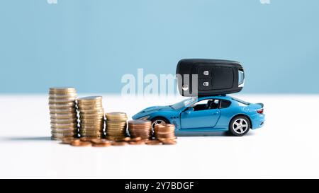 Kaufen Sie ein Auto, sparen Sie Geld und berücksichtigen Sie den gesamten steuerlichen Wert, den Marktwert und die Versicherungskosten. Auto, Geld, sparen, Versicherung, kaufen, steuerlich, Wert, Markt, Stockfoto