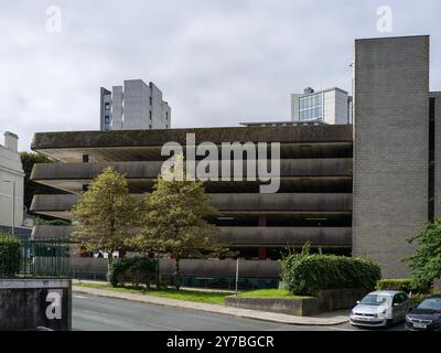 Plymouth verschiedene Brutalistische Architektur Brutalismus mehrstöckiger Brutalismusparkplatz Stockfoto