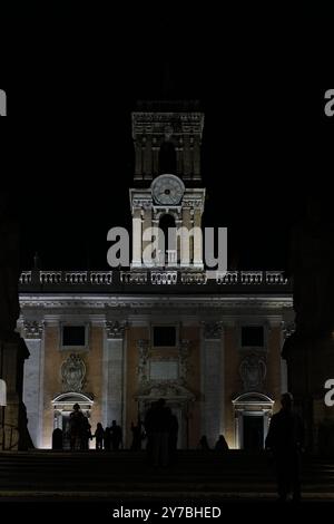 Berühmte Wahrzeichen in Rom und Vatikanstadt bei Nacht Stockfoto
