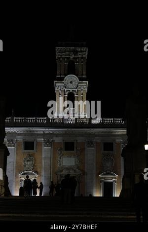 Berühmte Wahrzeichen in Rom und Vatikanstadt bei Nacht Stockfoto