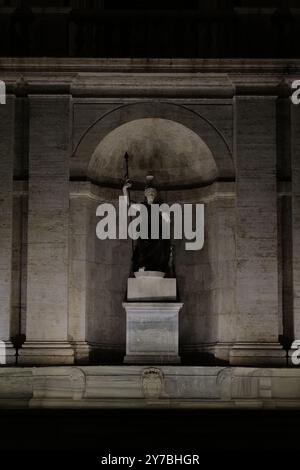 Berühmte Wahrzeichen in Rom und Vatikanstadt bei Nacht Stockfoto