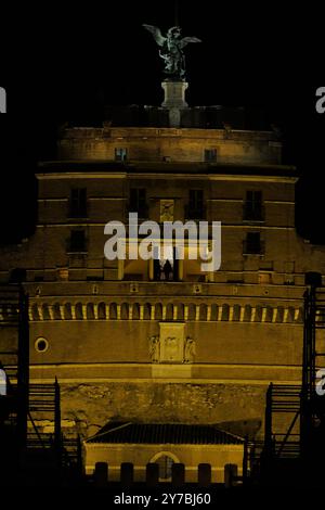 Berühmte Wahrzeichen in Rom und Vatikanstadt bei Nacht Stockfoto