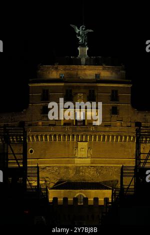 Berühmte Wahrzeichen in Rom und Vatikanstadt bei Nacht Stockfoto