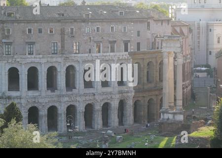 Blick auf die Architektur der Antike, des Mittelalters und der Renaissance rund um das Herz von Rom, ft. Forum Romanum, Kapitolinische Museen, Teatro di Marcello und vieles mehr Stockfoto