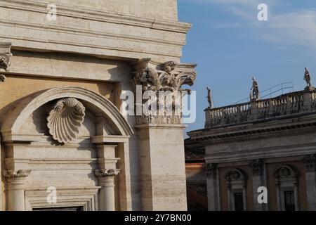 Blick auf die Architektur der Antike, des Mittelalters und der Renaissance rund um das Herz von Rom, ft. Forum Romanum, Kapitolinische Museen, Teatro di Marcello und vieles mehr Stockfoto