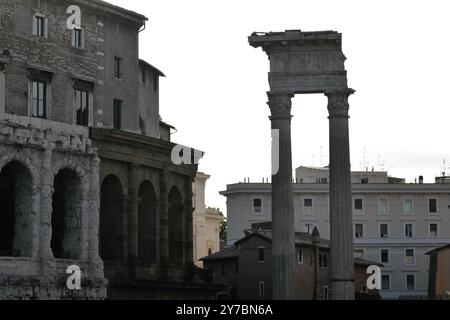 Blick auf die Architektur der Antike, des Mittelalters und der Renaissance rund um das Herz von Rom, ft. Forum Romanum, Kapitolinische Museen, Teatro di Marcello und vieles mehr Stockfoto