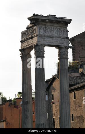 Blick auf die Architektur der Antike, des Mittelalters und der Renaissance rund um das Herz von Rom, ft. Forum Romanum, Kapitolinische Museen, Teatro di Marcello und vieles mehr Stockfoto