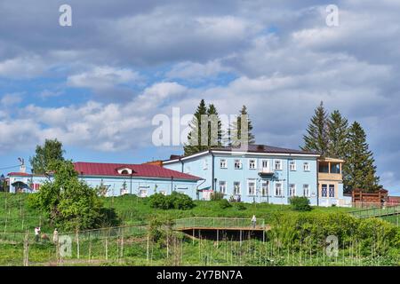 Jelabuga, Russland - 22. Mai 2024: Bau der Schatzkammer der ersten Grafschaft, heute Galerie seltener Sammlungen. Memorial House Museum of Ivan Shishkin, erbaut 183 Stockfoto