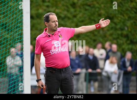 Brüssel, Belgien September 2024. Schiedsrichter Thimoty Hennes wurde während eines Hockeyspiels zwischen Royal Oree Hockey Club und Waterloo Ducks am Sonntag, den 29. September 2024 in Brüssel, am 4. Tag der belgischen Hockeymeisterschaft in der ersten Liga, dargestellt. BELGA FOTO JOHN THYS Credit: Belga News Agency/Alamy Live News Stockfoto