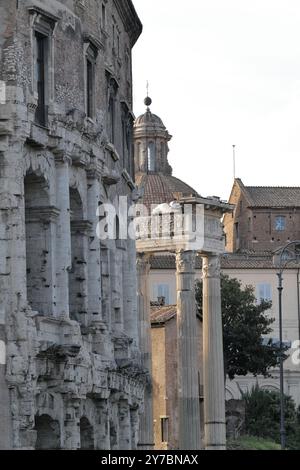 Blick auf die Architektur der Antike, des Mittelalters und der Renaissance rund um das Herz von Rom, ft. Forum Romanum, Kapitolinische Museen, Teatro di Marcello und vieles mehr Stockfoto