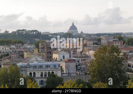 Blick auf die Architektur der Antike, des Mittelalters und der Renaissance rund um das Herz von Rom, ft. Forum Romanum, Kapitolinische Museen, Teatro di Marcello und vieles mehr Stockfoto