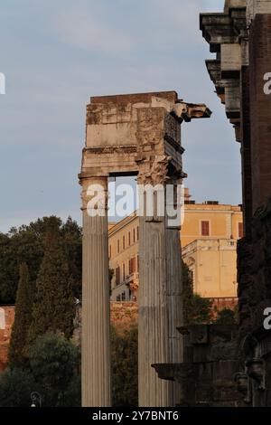 Blick auf die Architektur der Antike, des Mittelalters und der Renaissance rund um das Herz von Rom, ft. Forum Romanum, Kapitolinische Museen, Teatro di Marcello und vieles mehr Stockfoto
