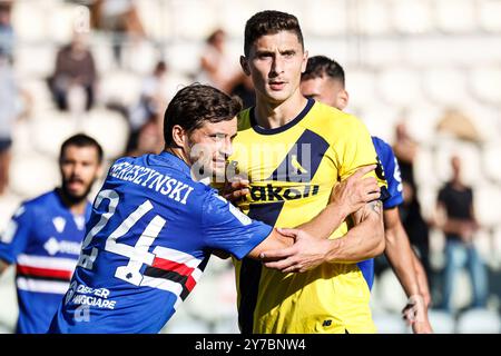 Mattia Caldara (Modena) und Bartosz Bereszynski (Sampdoria) während des Spiels Modena FC gegen UC Sampdoria, italienisches Fußball-Spiel der Serie B in Modena, Italien, 29. September 2024 Stockfoto