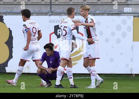 Tubize, Belgien. September 2024. Essevees Spieler feiern, nachdem sie ein Fußballspiel zwischen RSCA Futures und Zulte Waregem gewonnen haben, am Sonntag, den 29. September 2024 in Tubize, am 6. Tag der zweiten Liga der Challenger Pro League 2024-2025 1B der belgischen Meisterschaft. BELGA FOTO JILL DELSAUX Credit: Belga News Agency/Alamy Live News Stockfoto