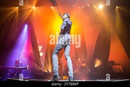 Brett Anderson aus Suede tritt live auf Stockfoto