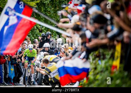 Zürich, Schweiz. September 2024. Der slowenische Tadej Pogacar wurde während des Elite-Männer-Straßenrennens 2024 bei den UCI Straßen- und Para-Cycling-Straßen-Weltmeisterschaften am Sonntag, den 29. September 2024, in Zürich, Schweiz, im Einsatz gezeigt. Die Welten finden vom 21. Bis 29. September statt. BELGA FOTO JASPER JACOBS Credit: Belga News Agency/Alamy Live News Stockfoto