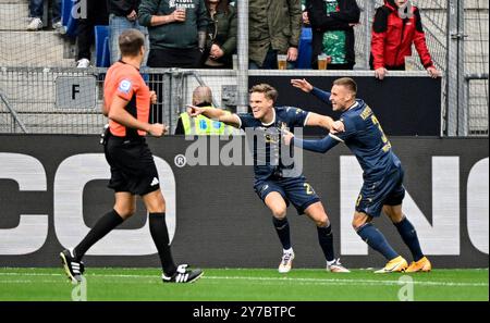 Sinsheim, Deutschland. September 2024. TOR zum 1:0 Marius Büelter TSG 1899 Hoffenheim (21) Torjubel TSG 1899 Hoffenheim vs. SV Werder Bremen SVW 29.09.2024 TSG Hoffenheim spielt in Sondertrikot 125 Jahre DFL-VORSCHRIFTEN VERBIETEN JEDE VERWENDUNG VON FOTOGRAFIEN ALS BILDSEQUENZEN UND/ODER QUASI-VIDEO/dpa/Alamy Live News Stockfoto